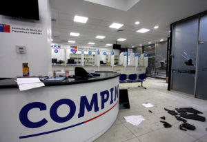 Habilitarán oficina móvil de Compin tras saqueo a sede de Santiago