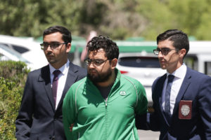 Universidad del Desarrollo suspende de sus funciones a profesor tras ser formalizado por destrozos en el Metro
