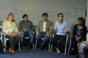 Alessandri se reunió con vecinos de las Torres San Borja afectados por saqueos