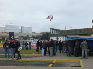 Trabajadores de Codelco Ventanas marcharon en Quintero ante posible cierre del complejo