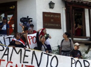 La disputa entre la Municipalidad de Lo Barnechea y los habitantes de la toma del Cerro 18