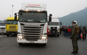 Camioneros cortaron la Ruta 5 Sur en Victoria tras los últimos ataques en la zona