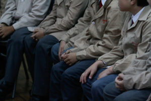 Joven resulta con graves quemaduras en cuello y rostro tras experimento escolar