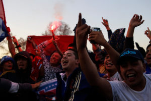 “Hotelazo” de hinchas de la “U” terminó con incidentes en Providencia