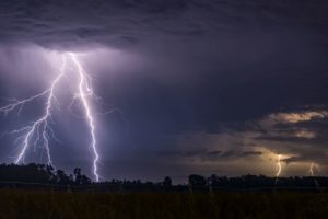 Pronostican tormentas eléctricas en cinco regiones del sur de Chile