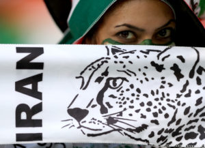 Mujeres iraníes vuelven a ingresar a un estadio de fútbol tras 40 años de prohibición