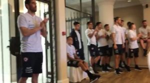 VIDEO | La solitaria presencia de Claudio Bravo en acto de la Selección Chilena