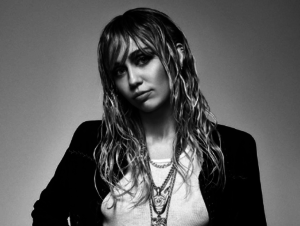 Miley Cyrus fue ingresada de urgencia al hospital