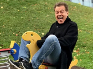 Aseguran que Eddie Van Halen viaja constantemente Alemania para tratarse un cáncer a la garganta