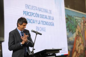 TV, internet y documentales son los medios favoritos de los chilenos para informarse de ciencia y tecnología
