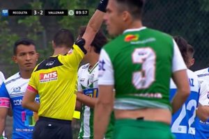 VIDEO | Polémica en la Segunda División: árbitro habría confundido a hermanos gemelos en expulsión