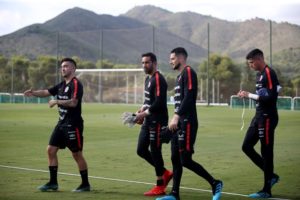 Claudio Bravo tuvo amistoso reencuentro con Gary Medel en la Roja