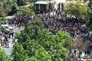 Protestas llegan al Parque Araucano y nueva marcha avanza por la Alameda
