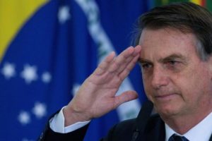 Bolsonaro anuncia que Ejército de Brasil está listo para responder a manifestaciones como las de Chile