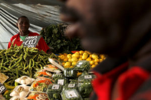 Saquean ferias libres en Santiago: feriantes acusan falta de protección policial