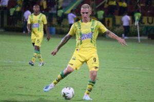 VIDEO | Jean Paul Pineda fue golpeado por un hincha de Atlético Bucaramanga