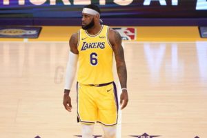 Manifestantes de Hong Kong quemaron camisetas de LeBron James