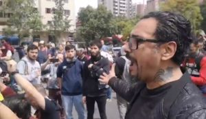 VIDEO | Vocalista de Lucybell encaró a los militares en la Plaza Italia