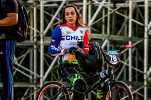 Martina Timis regresa a Chile tras grave accidente en competencia de BMX en Argentina