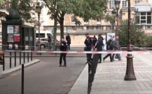 Cinco policías muertos en ataque a comisaría en pleno centro de París