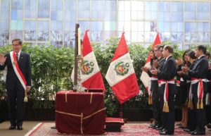 Martín Vizcarra presenta nuevo gabinete en medio de crisis política