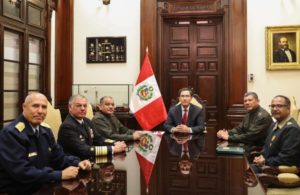 Crisis política en Perú: Fuerzas Armadas respaldaron a Martín Vizcarra