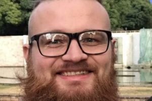 Profesor polaco muere por disparo de su suegro mientras intentaba detener un saqueo