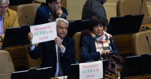 Todos contra Pepe Auth: piden renuncia y censura a mesa directiva