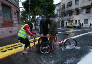 Aguas Andinas no está obligada a compensar a los usuarios por rotura de matriz