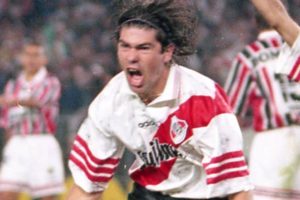 Entre ídolos y destacados: los jugadores chilenos que brillaron en Argentina