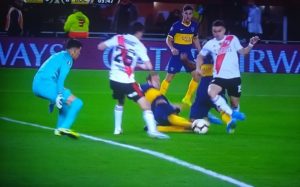 VIDEO | Así fue el diálogo entre el árbitro y el VAR para definir el penal a favor de River ante Boca