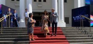 Viña 2020 confirma a tres nuevos artistas en medio de la presentación de sus animadores