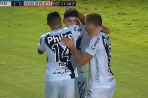 VIDEO | Fue de tiro libre: Ángelo Araos marca su primer gol con Ponte Preta