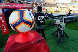 Sernac oficia a CDF para compensar a abonados por suspensión del fútbol