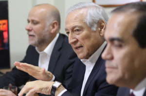 Partidos de oposición entregan contrapropuesta a agenda social del Gobierno