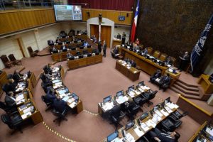 Comisión del Senado aprueba fin a la reelección indefinida de parlamentarios