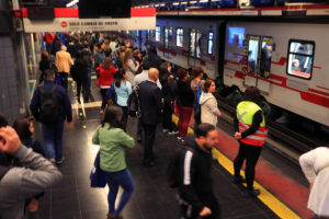 Ministerio de Transportes adelanta hora punta de la tarde ante mayor afluencia de público