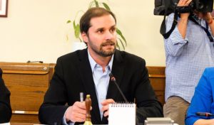 Diputado Jaime Bellolio se abre a posibilidad de un plebiscito