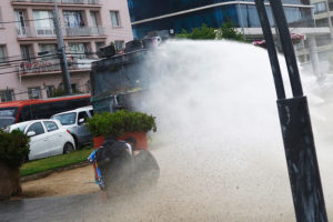 Colegio Médico criticó a Carabineros por lanzar lacrimógenas al Gustavo Fricke