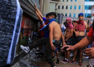Saqueos e incendios a lo largo del país en paro nacional de Unidad Social