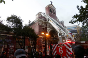 Senadores piden aumentar penas por vandalismo en lugares de culto