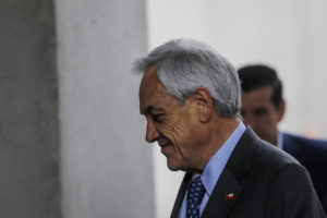 Piñera visita escuela de suboficiales en medio de cuestionamiento a Carabineros