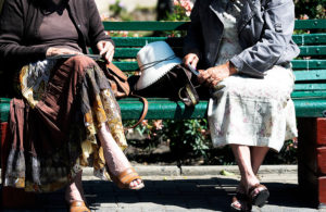 Crisis social y trastornos psicológicos: adultos mayores lideran aumento de licencias por enfermedades mentales
