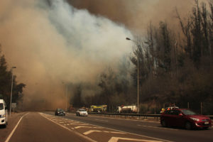 Mantienen Alerta Roja para la comuna de Valparaíso por incendio forestal