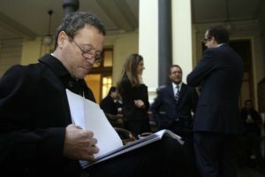 Abogados del Gobierno apelan y piden que juez Urrutia se inhabilite en querella contra Dauno Tótoro
