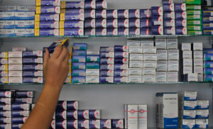 FNE recomienda reforma al mercado de medicamentos para bajar en 40% sus precios