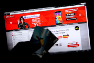 CCS: Empeora situación del comercio y ventas del rubro vestuario caen 50%