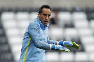 Prensa inglesa no tuvo piedad con Claudio Bravo: 