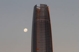 Costanera Center cierra sus puertas tras anuncio de manifestación en el sector