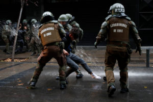 Coyhaique: apoderados denunciaron que Carabineros pidió información sobre estudiantes que asisten a manifestaciones
